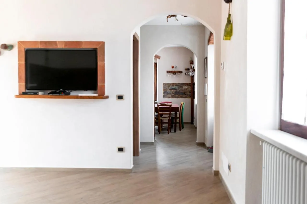 La Casa Di Ugo Sotto Il Borgo Villa Ameglia 0*,  Italy