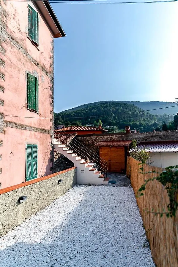 La Casa Di Ugo Sotto Il Borgo Villa Ameglia